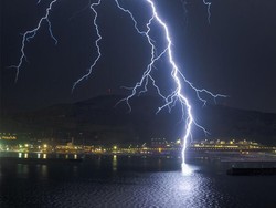 Arab Saudi Diterjang Badai, 2 Orang Tewas dan Sekolah Ditutup Sementara