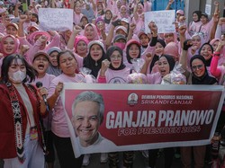 Relawan Ganjar Bagikan 600 Sembako untuk Perempuan di Samarinda