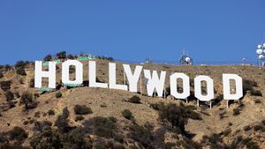 Markah Hollywood Dicat Ulang Menjelang Hari Jadi ke-100