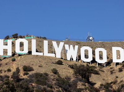 Markah Hollywood Dicat Ulang Menjelang Hari Jadi ke-100