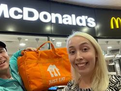 Jadi Ojol Makanan di 5 Tempat, Wanita 22 Tahun Ini Dapat Rp 17 Juta/Minggu!