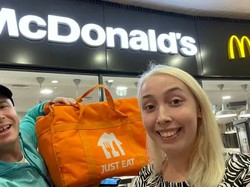 Jadi Ojol Makanan di 5 Tempat, Wanita 22 Tahun Ini Dapat Rp 17 Juta/Minggu!