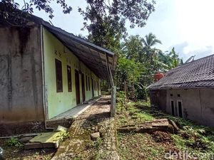 Kampung Mati Sukawayana, Ditinggal Warga karena Bayangan Bencana Kampung Mati Sukawayana, Ditinggal Warga karena Bayangan Bencana