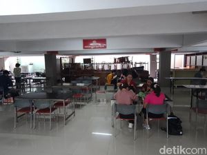 Mencicip Kuliner Babi di Kantin Don Bosco Kampus Fisip UAJY Mencicip Kuliner Babi di Kantin Don Bosco Kampus Fisip UAJY