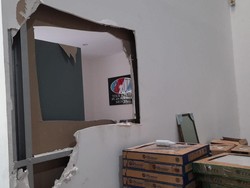 Pencuri Bobol Tembok Kantor Travel dan Umrah di Bogor