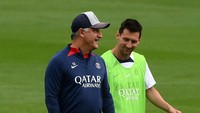 Messi sangat tajam, sangat taktikal. Dia tahu dengan cepat di mana dia harus berada, dia berada di zona favoritnya. Ketika Messi tersenyum, tim ini juga tersenyum, puji pelatih PSG, Christophe Galtier (Getty Images)
