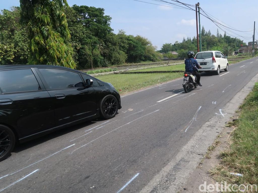 Saksi Ungkap Laju Horor Mobil Zig-zag Tabrak 10 Motor di Kasihan Bantul
