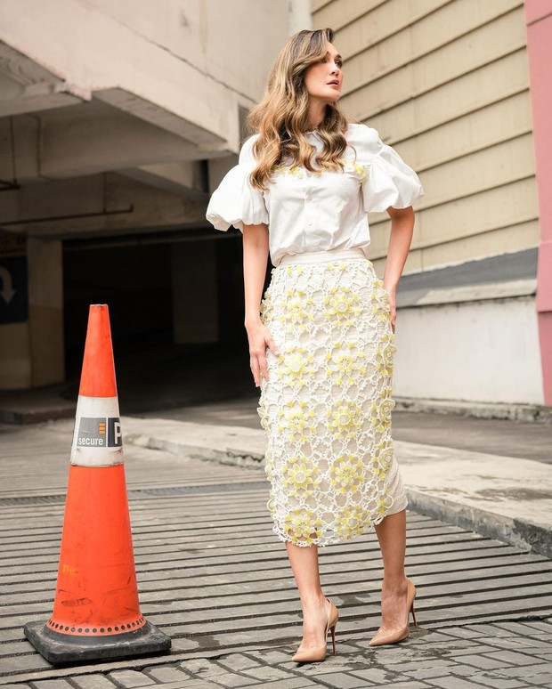 Luna Maya https://www.instagram.com/lunamaya/