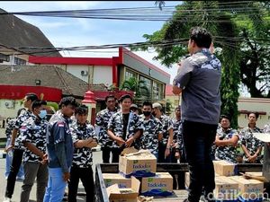 Geruduk Polda Sumut, Mahasiswa Minta Kapolda Tangkap Apin BK Geruduk Polda Sumut, Mahasiswa Minta Kapolda Tangkap Apin BK