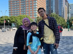 Sepatu Kembar Rafathar & Mba Lala Curi Atensi, Ternyata Segini Harganya