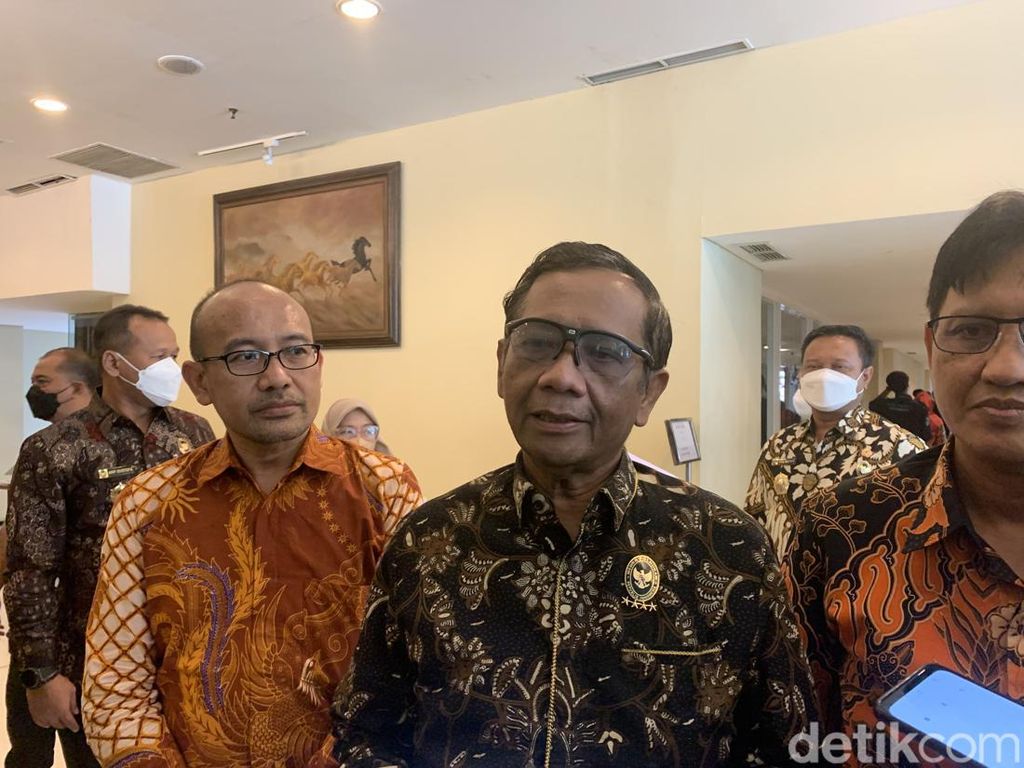 Mahfud Respons AHY: Kasus Hukum Lukas Enembe Tak Ada Hubungan dengan Politik Mahfud Respons AHY: Kasus Hukum Lukas Enembe Tak Ada Hubungan dengan Politik