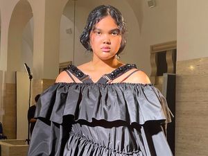Pengalaman Shahnaz Indira, Model Curvy Indonesia yang Tampil di London Fashion Week Pengalaman Shahnaz Indira, Model Curvy Indonesia yang Tampil di London Fashion Week