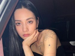 Penampilan Nana Eks After School dan Tato Random