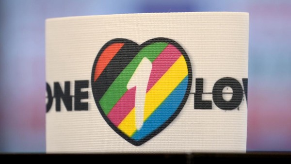 21 September 2022, Hessen, Frankfurt/Main: Soccer: National team, Germany, Nations League, before the games against Hungary and England, press conference, DFB campus: The special captains armband as a sign against discrimination and for diversity lies on a table. This is adorned with 