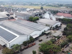 Mengintip PLTS di Atap Pabrik Gula, Bisa Hemat Listrik