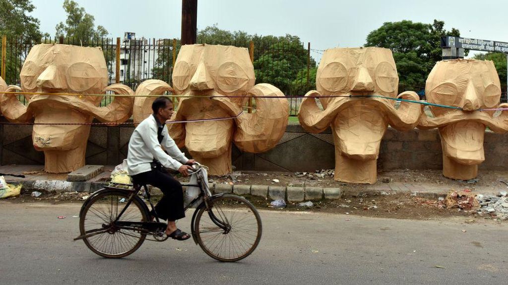 Intip Proses Pembuatan Patung Rahwana di India Intip Proses Pembuatan Patung Rahwana di India