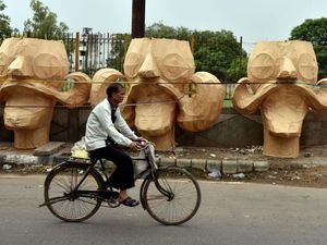 Intip Proses Pembuatan Patung Rahwana di India