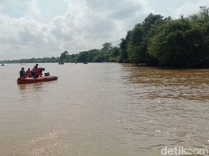 Kapal Pengangkut Sawit Tenggelam di Sungai Batang Hari, 2 ABK Hilang