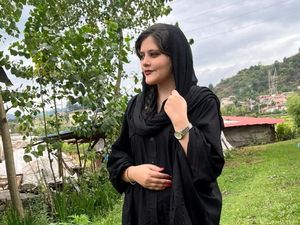 Protes Meluas di Iran Akibat Kematian Perempuan Ditahan Polisi karena Cara Berhijabnya