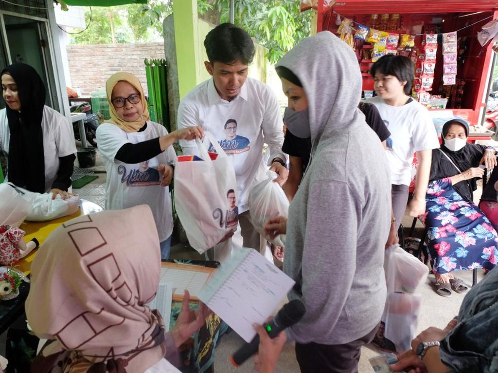 Relawan Sahabat Sandi Gelar Bazar Sembako Murah di Kota Makassar