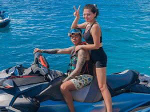 Senyuman Reza Arap dan Wendy Walters Usai Isu Rumah Tangga di Ujung Tanduk Senyuman Reza Arap dan Wendy Walters Usai Isu Rumah Tangga di Ujung Tanduk