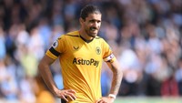 Kedua yaitu Ruben Neves. Masih 25 tahun, namun sudah berpengalaman main di Premier League bersama Wolverhampton Wanderers. Ia ditangani Jorge Mendes, agen pemain yang punya hubungan baik dengan Presiden Barcelona, Joan Laporta. Foto: Getty Images/Laurence Griffiths