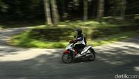 Sensasi Berkendara di Tikungan Tajam Bukit Vandering
