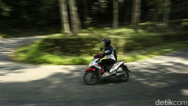 Sensasi Berkendara di Tikungan Tajam Bukit Vandering