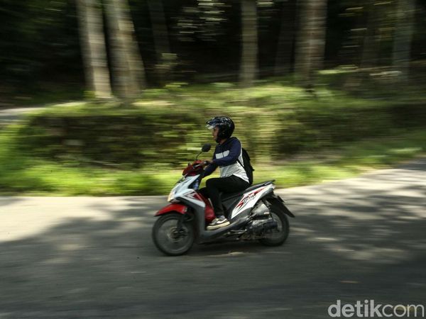 Sensasi Berkendara di Tikungan Tajam Bukit Vandering