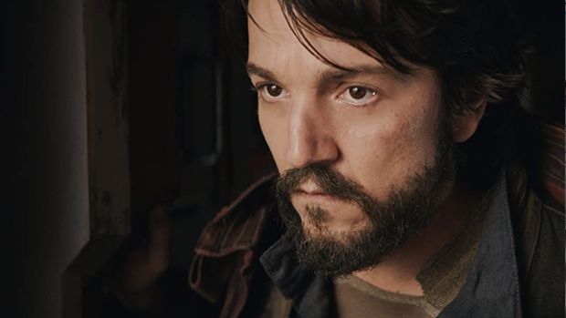 Diego Luna dalam serial Andor (2022). Photo by Lucasfilm Ltd./Lucasfilm Ltd.
