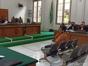 Geramnya Hakim 2 Bawahan Iqbal Baku Bantah di Sidang Penembakan Najamuddin Geramnya Hakim 2 Bawahan Iqbal Baku Bantah di Sidang Penembakan Najamuddin