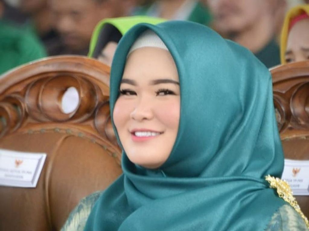3 Bulan Tunggu Maaf Bupati Banyuasin, Fitriyanti Malah Digugat Cerai 3 Bulan Tunggu Maaf Bupati Banyuasin, Fitriyanti Malah Digugat Cerai