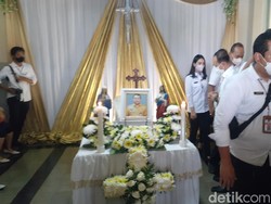 Video Kedatangan Jenazah PNS Semarang Saksi Korupsi di Rumah Duka