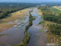 Sungai Cikiray Mendangkal Buat Hasil Tani Pangandaran Berkurang