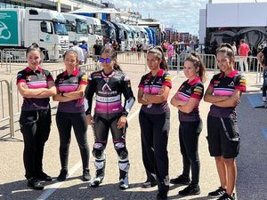 Cowok Minggir Dulu, Tim Balap Ini Mekanik sampai Pebalapnya Cewek Semua