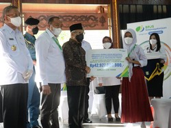 Wapres Serahkan Santunan BPJAMSOSTEK Rp 2,5 Miliar di Pontianak
