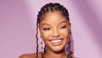 Pesona Halle Bailey Sang Princess Ariel di The Little Mermaid