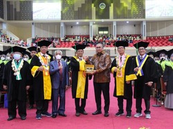 Rektor UNP Nilai Andre Rosiade Legislator Sumbar Teraktif Bantu Pembangunan