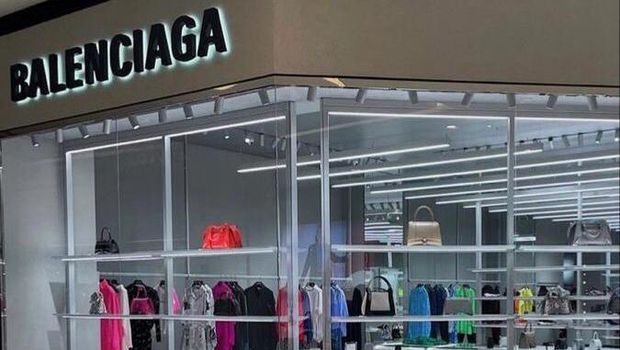 Balenciaga merupakan salah satu luxury brand asal Spanyol