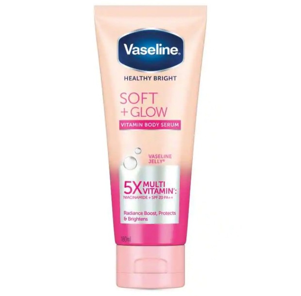 Vaseline memiliki body serum yang dilengkapi kandungan jelly yang khas.