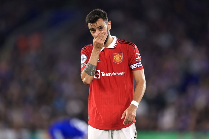 LEICESTER, ENGLAND - SEPTEMBER 01: Bruno Fernandes of Manchester United looks dejected during the Premier League match between Leicester City and Manchester United at The King Power Stadium on September 1, 2022 in Leicester, United Kingdom. (Photo by Simon Stacpoole/Offside/Offside via Getty Images)
