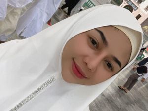 Bunga Aurellie Rayakan Ultah ke-23 dengan Umrah