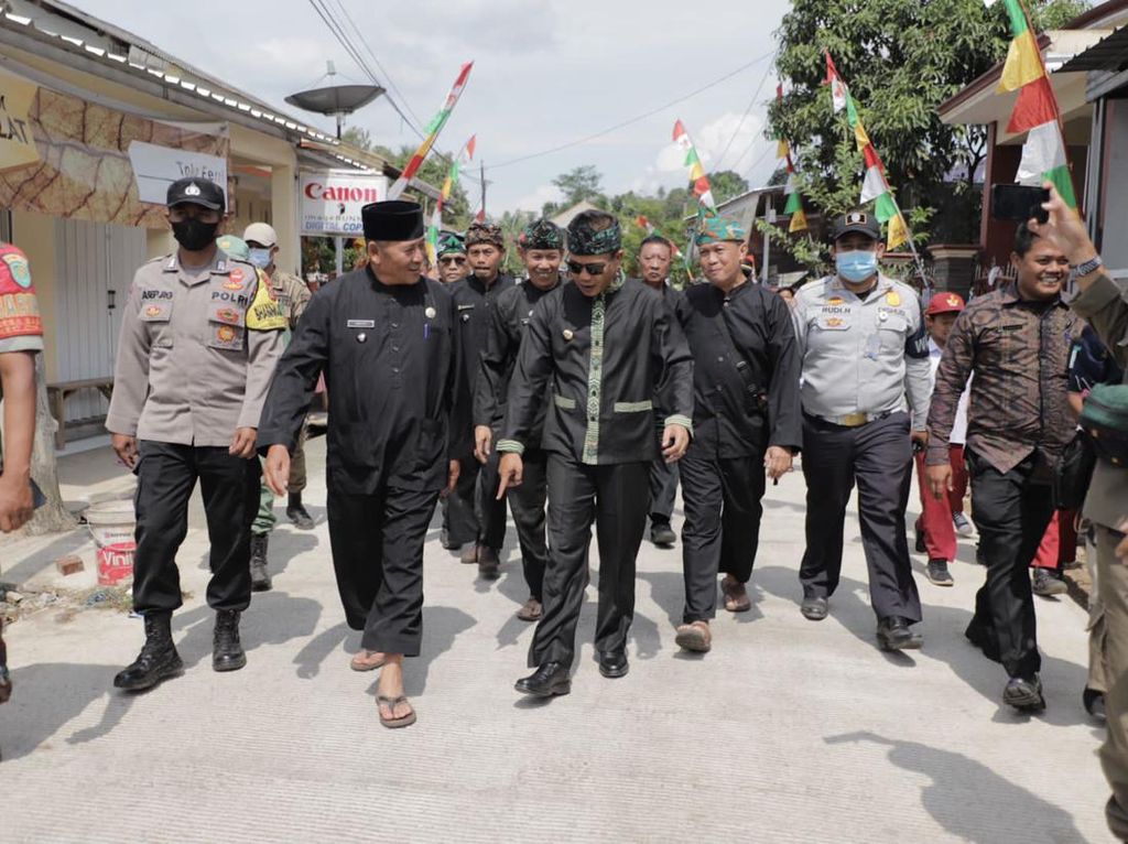 Bupati Bandung Resmikan Jalan Beton Penghubung Arjasari dan Ciparay Bupati Bandung Resmikan Jalan Beton Penghubung Arjasari dan Ciparay