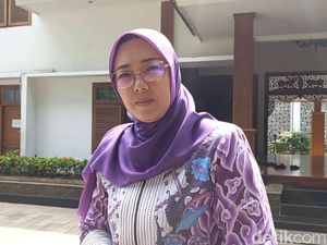 Bupati Purwakarta Menahan Tangis Jelaskan Perceraian dengan Dedi Mulyadi Bupati Purwakarta Menahan Tangis Jelaskan Perceraian dengan Dedi Mulyadi