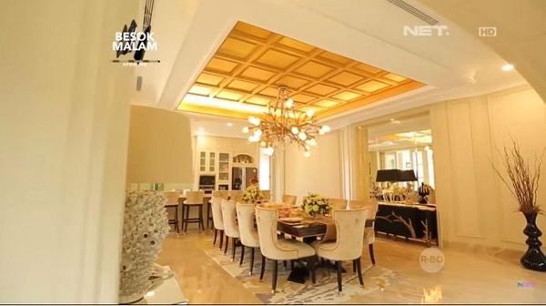 Mewah Banget! Dapur Andre Taulany Ini Berlapis Emas 22 Karat