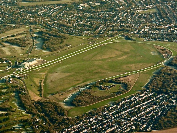 Epsom Downs Racecourse/Foto: dok. Wikipedia Epsom Downs Racecourse