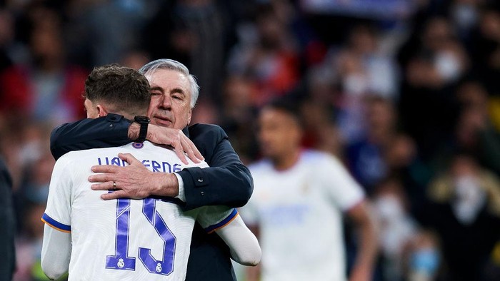 MADRID, SPAIN - SEPTEMBER 14: Fede Valverde of Real Madrid CF celebrates after scoring his teams first goal during the UEFA Champions League group F match between Real Madrid and RB Leipzig at Estadio Santiago Bernabeu on September 14, 2022 in Madrid, Spain. (Photo by Berengui/DeFodi Images via Getty Images)