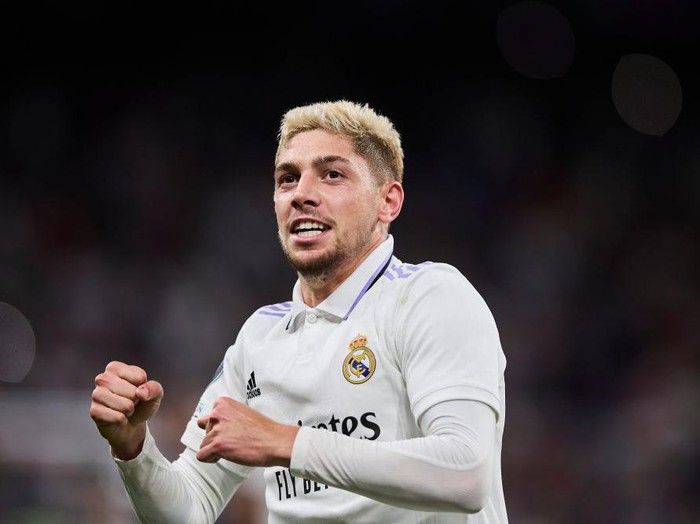 MADRID, SPAIN - SEPTEMBER 14: Fede Valverde of Real Madrid CF celebrates after scoring his teams first goal during the UEFA Champions League group F match between Real Madrid and RB Leipzig at Estadio Santiago Bernabeu on September 14, 2022 in Madrid, Spain. (Photo by Berengui/DeFodi Images via Getty Images)