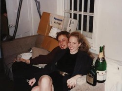 Mantan Pacar Lelang Foto Bareng Elon Musk Senilai Rp 756 Juta