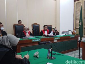 Beli 10 Butir Ekstasi di Kampung Kubur, Sejoli Divonis 6 Tahun Bui Beli 10 Butir Ekstasi di Kampung Kubur, Sejoli Divonis 6 Tahun Bui